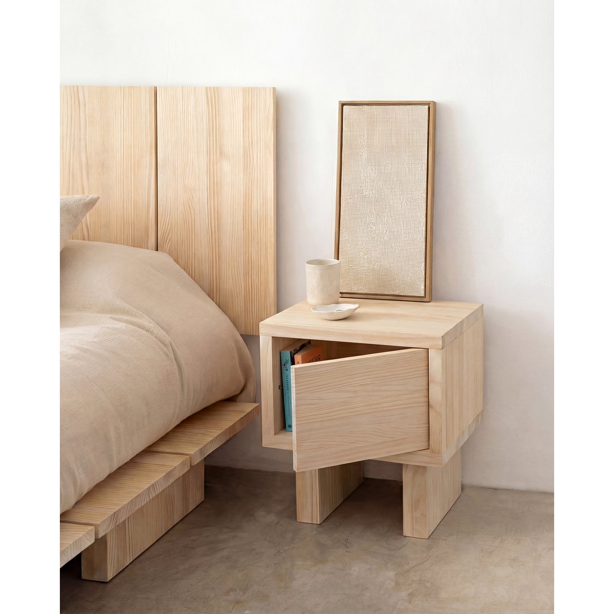 Table de chevet 45 x 50 cm verni BESALÚ bois clair, NAAN FURNITURE
