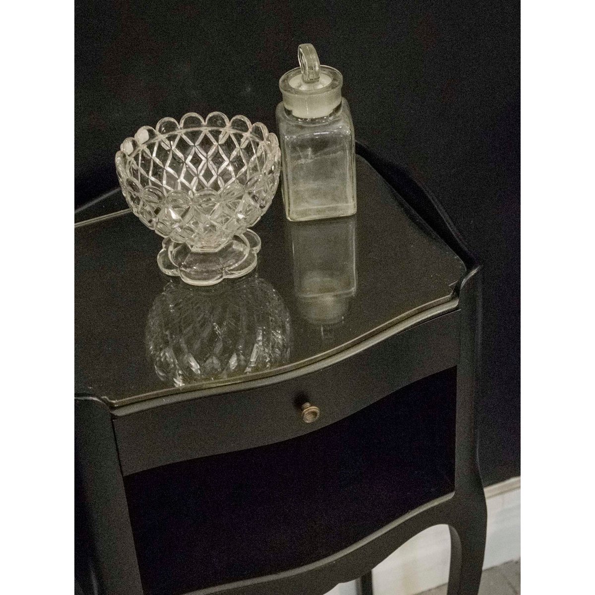 Paire de chevets en bois noir Odile N°1455 - Bon état noir, DEBONGOUT