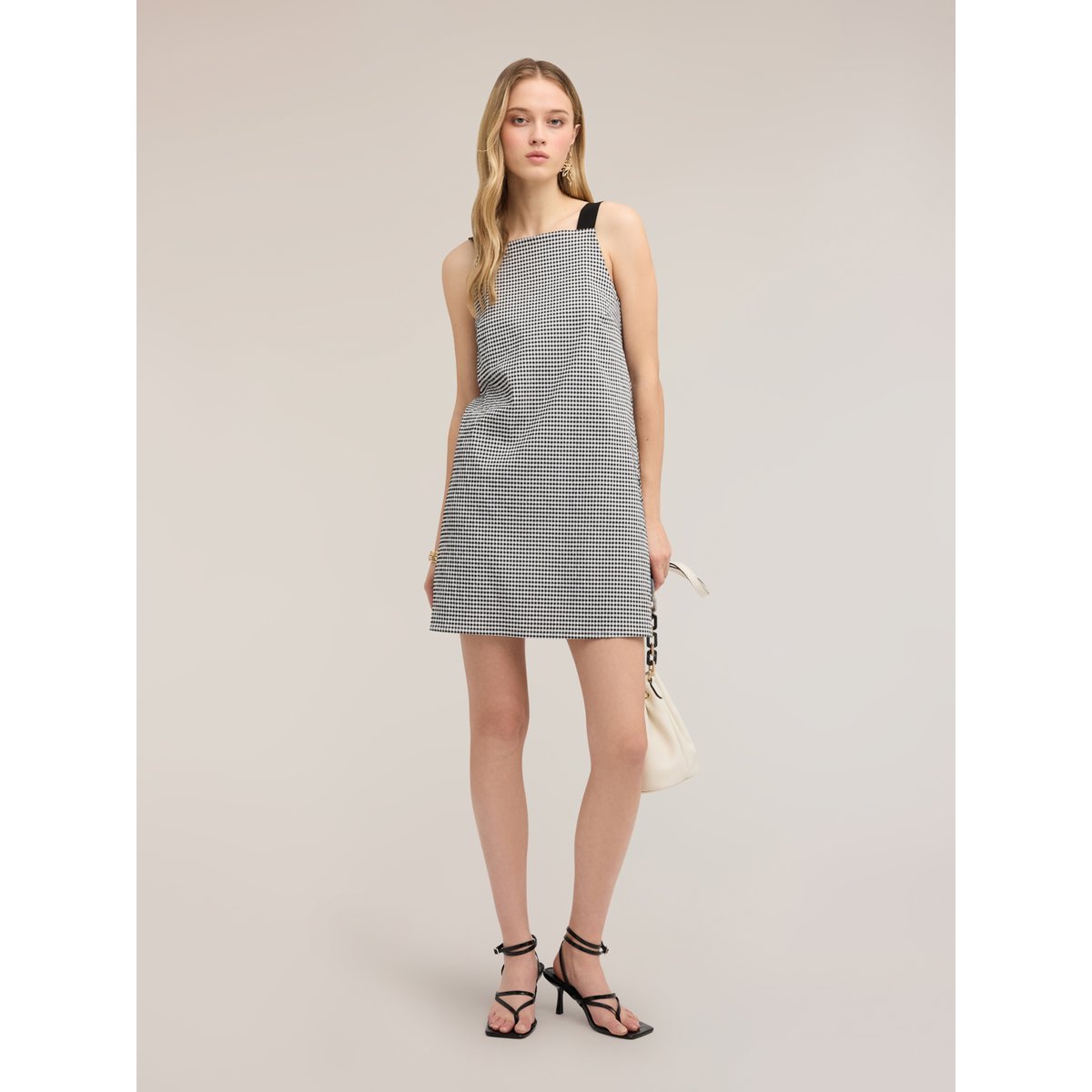 Robe courte ligne A à motif vichy noir, MOTIVI