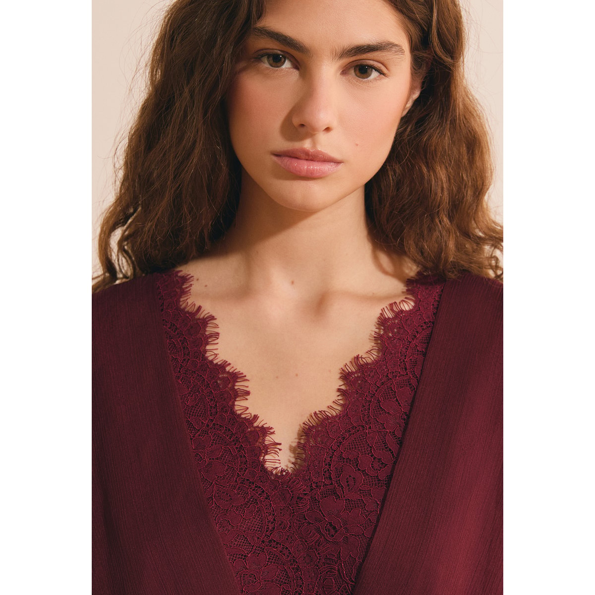 Blouse col V avec dentelle et transparence BABELLE bordeaux grenat, ETAM