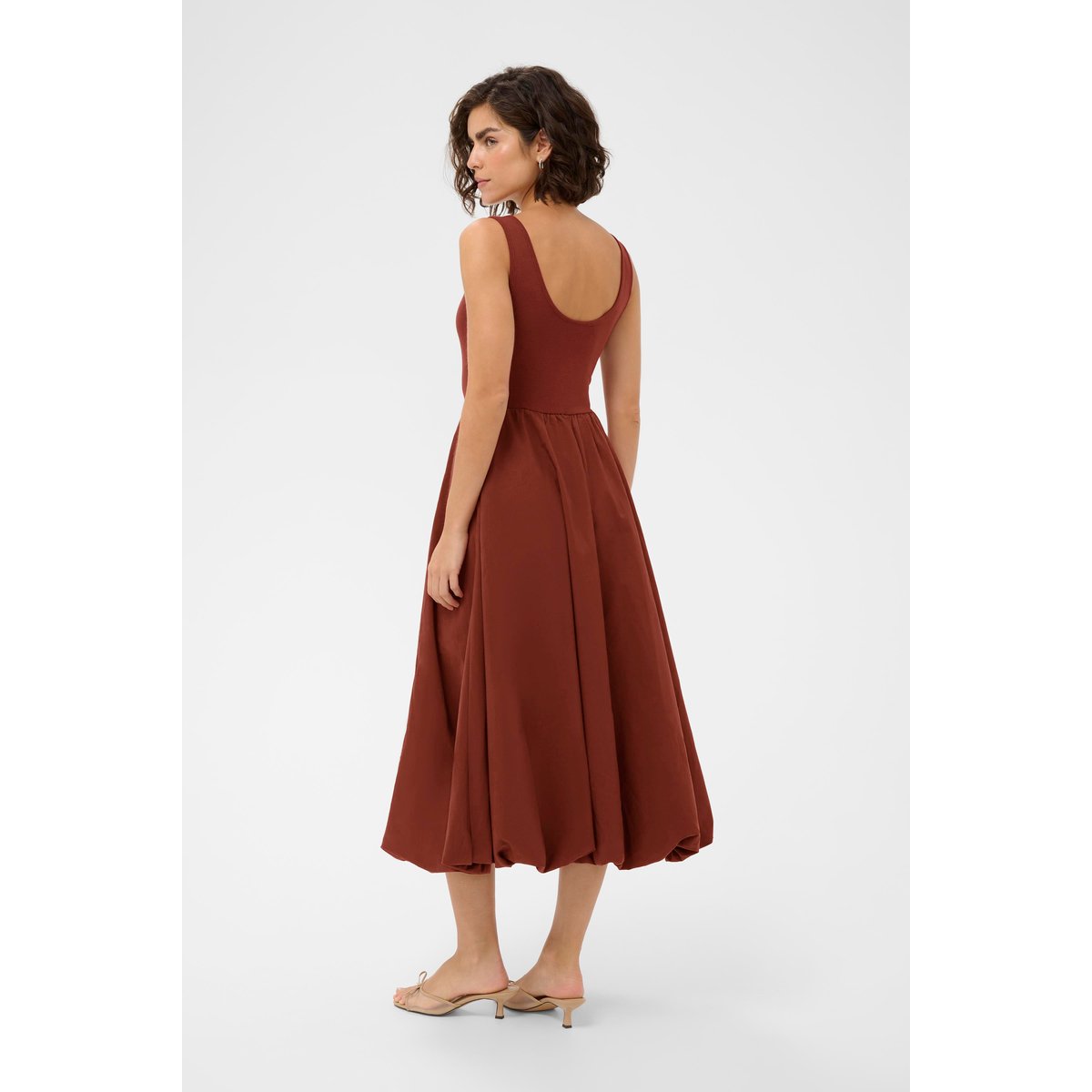 Robe marron henna, KAFFE