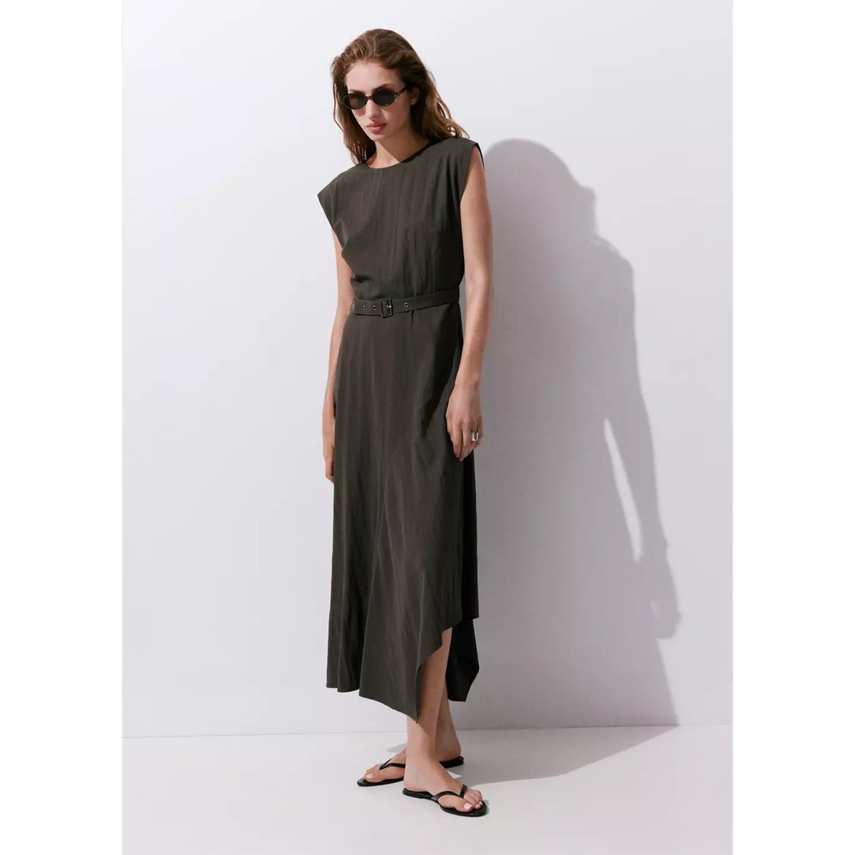 Robe asymétrique ceinture marron, MANGO