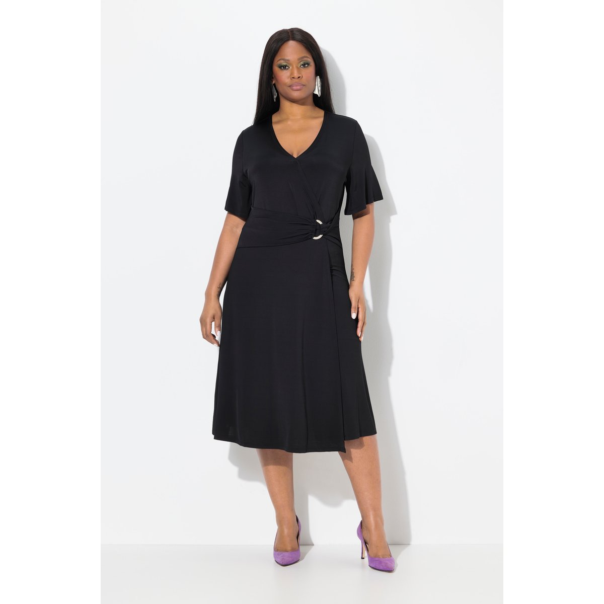Robe en tissu fluide. Drapé féminin. noir, ULLA POPKEN