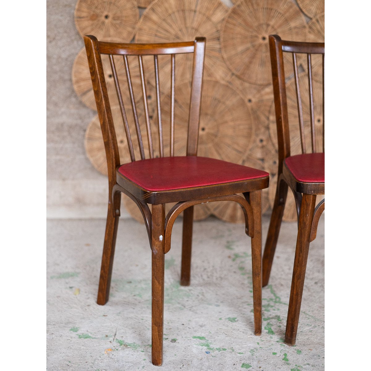 Paire de chaises contemporaine Alma N°2042 - Bon état bois foncé, DEBONGOUT