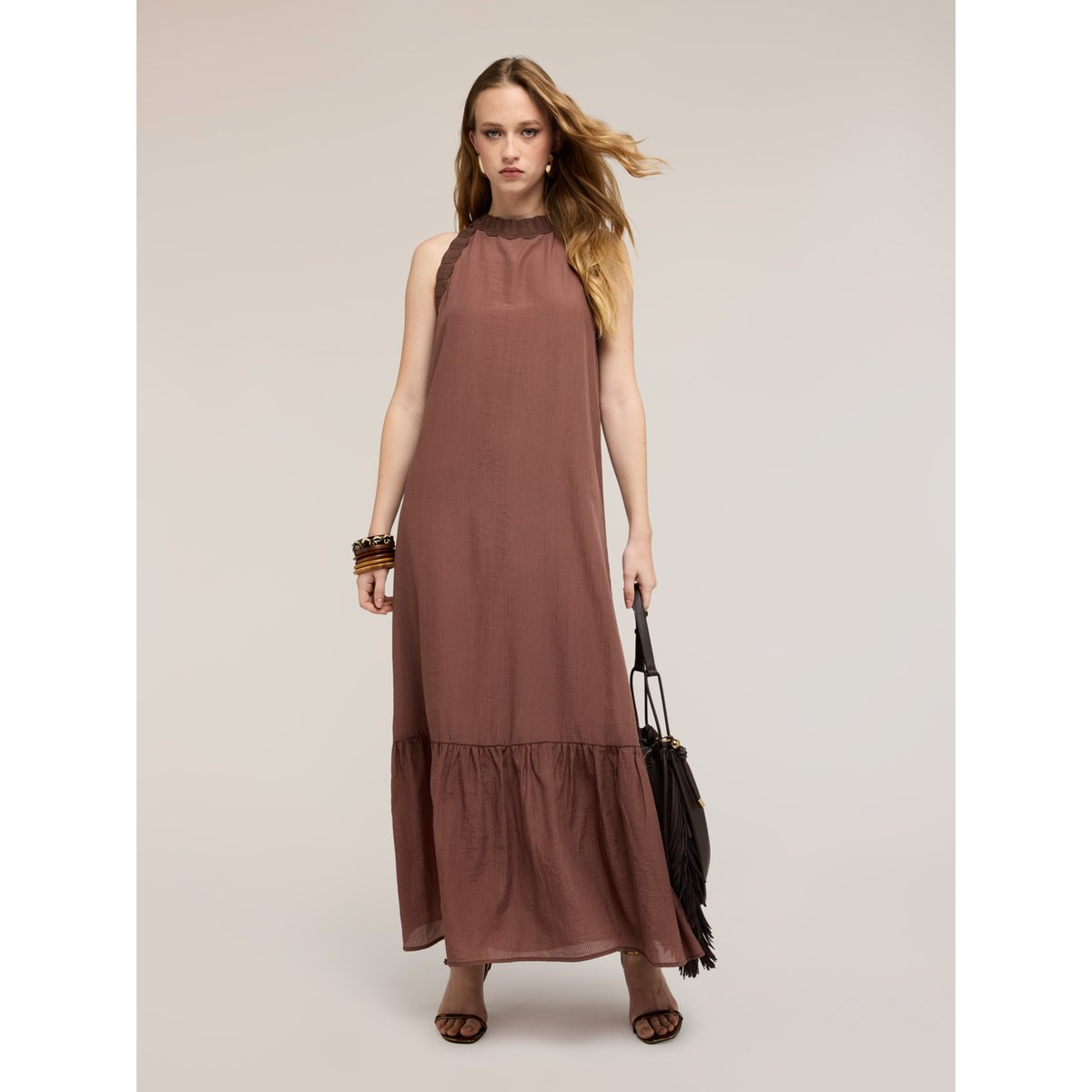 Robe longue marron, MOTIVI