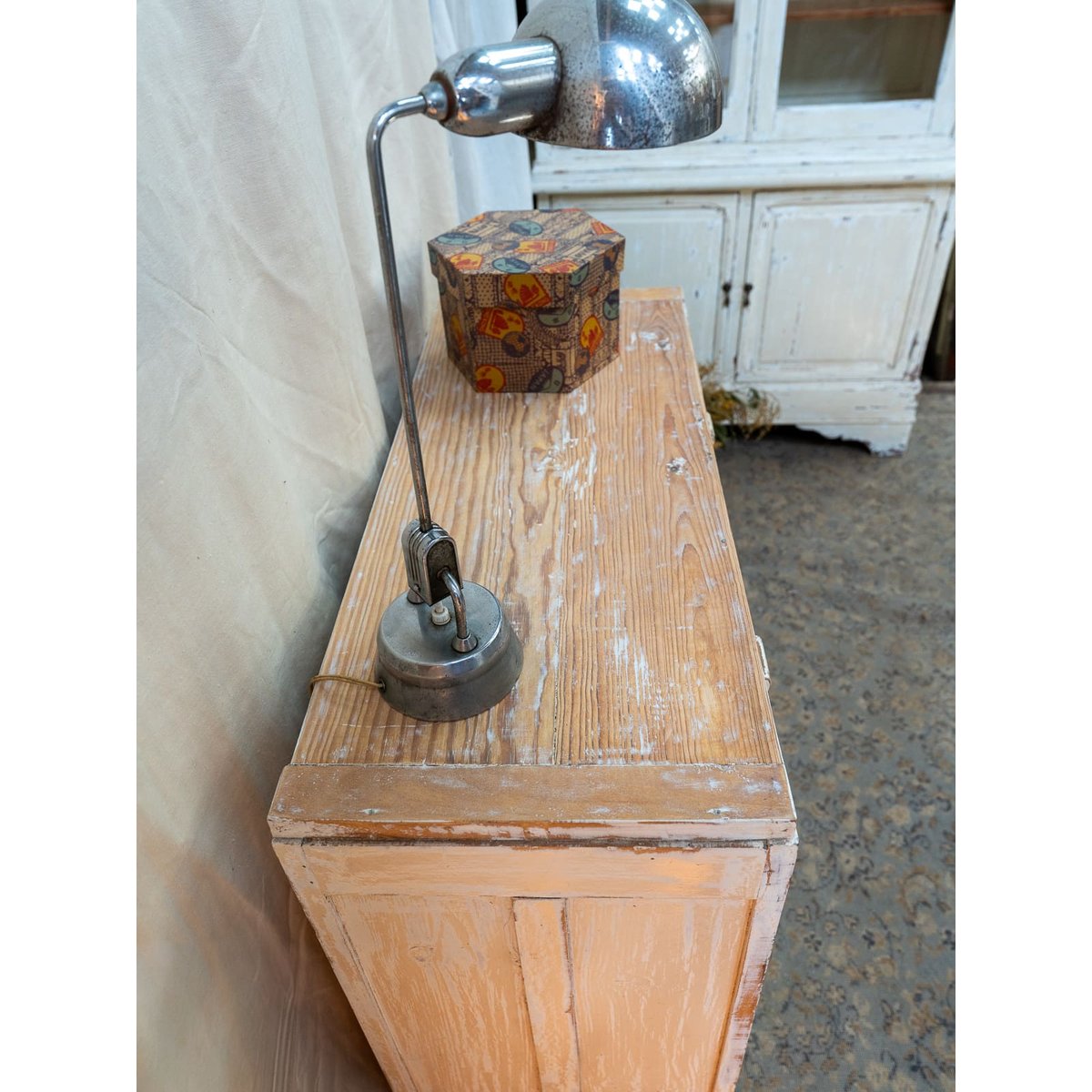 Buffet parisien blanc patiné Gilbert N°820 - Bon état blanc, DEBONGOUT