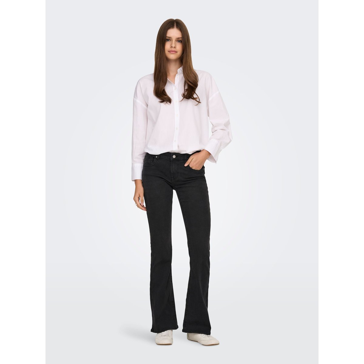 Jean Flared washed black, ONLY