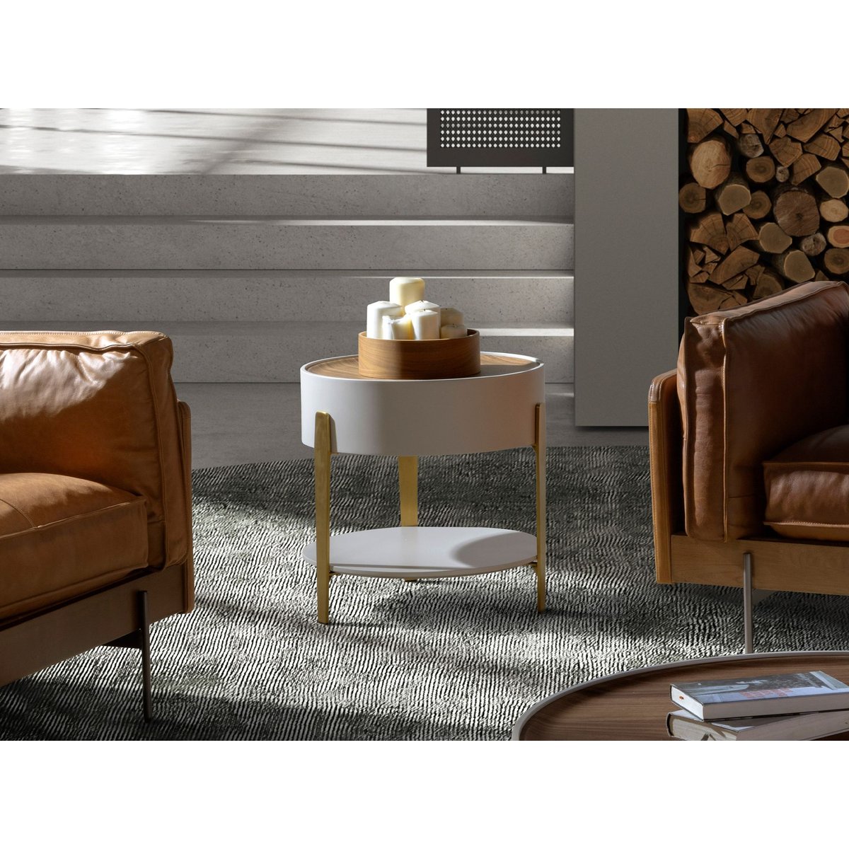 Table d'angle ronde en noyer, bois et acier poli plaqué beige | l'or | noyer, ANGEL CERDA