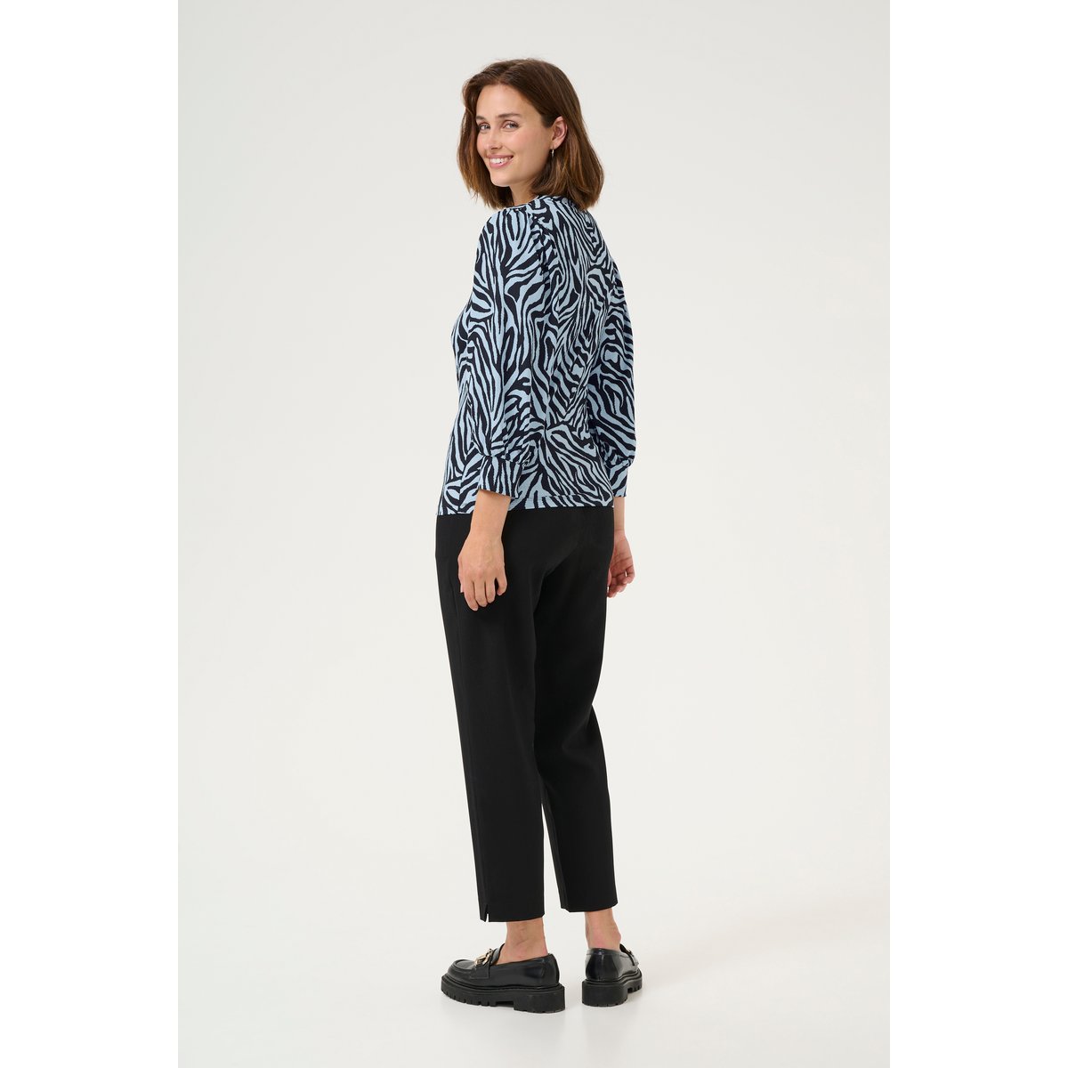 T-shirt bleu/noir graphic, KAFFE