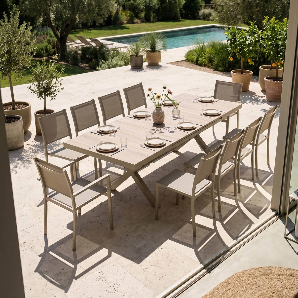 Table de jardin extensible en aluminium et céramique effet bois 8 à 12 personnes (200/260x100 cm) , TIVOLI crème, OVIALA