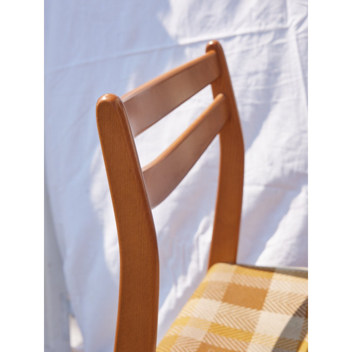 Paire de chaises au design scandinave Alma N°1743 - Bon état bois clair, DEBONGOUT