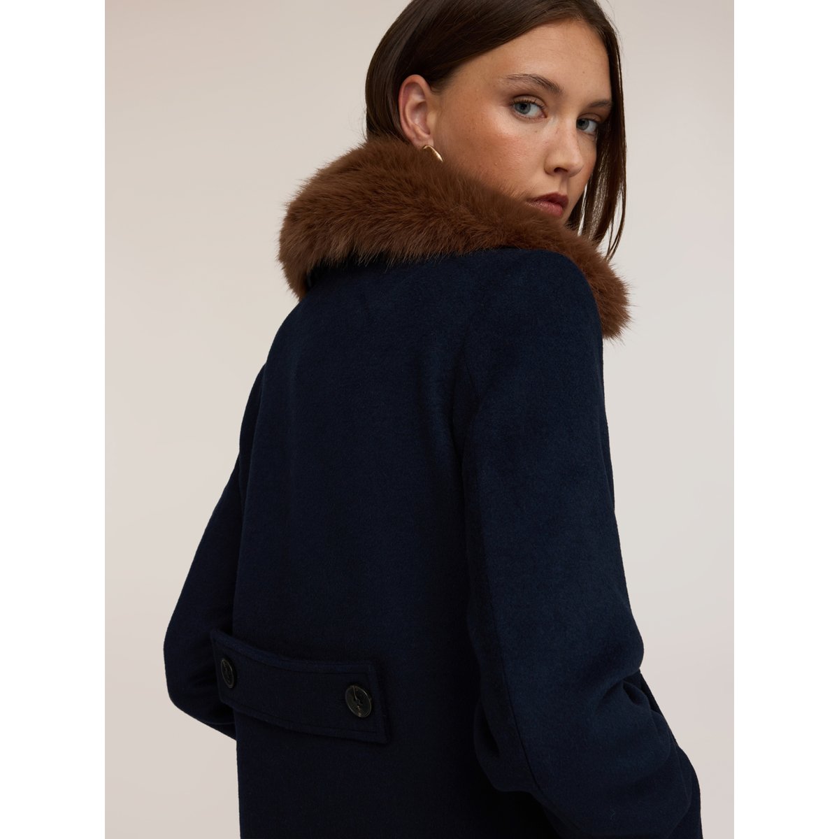 Manteau croisé bleu, MOTIVI
