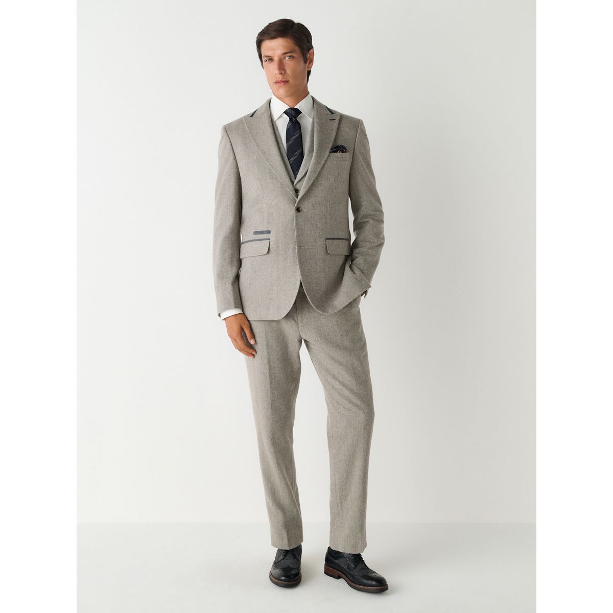Pantalon de costume slim et texturé à liserés naturel, NEXT