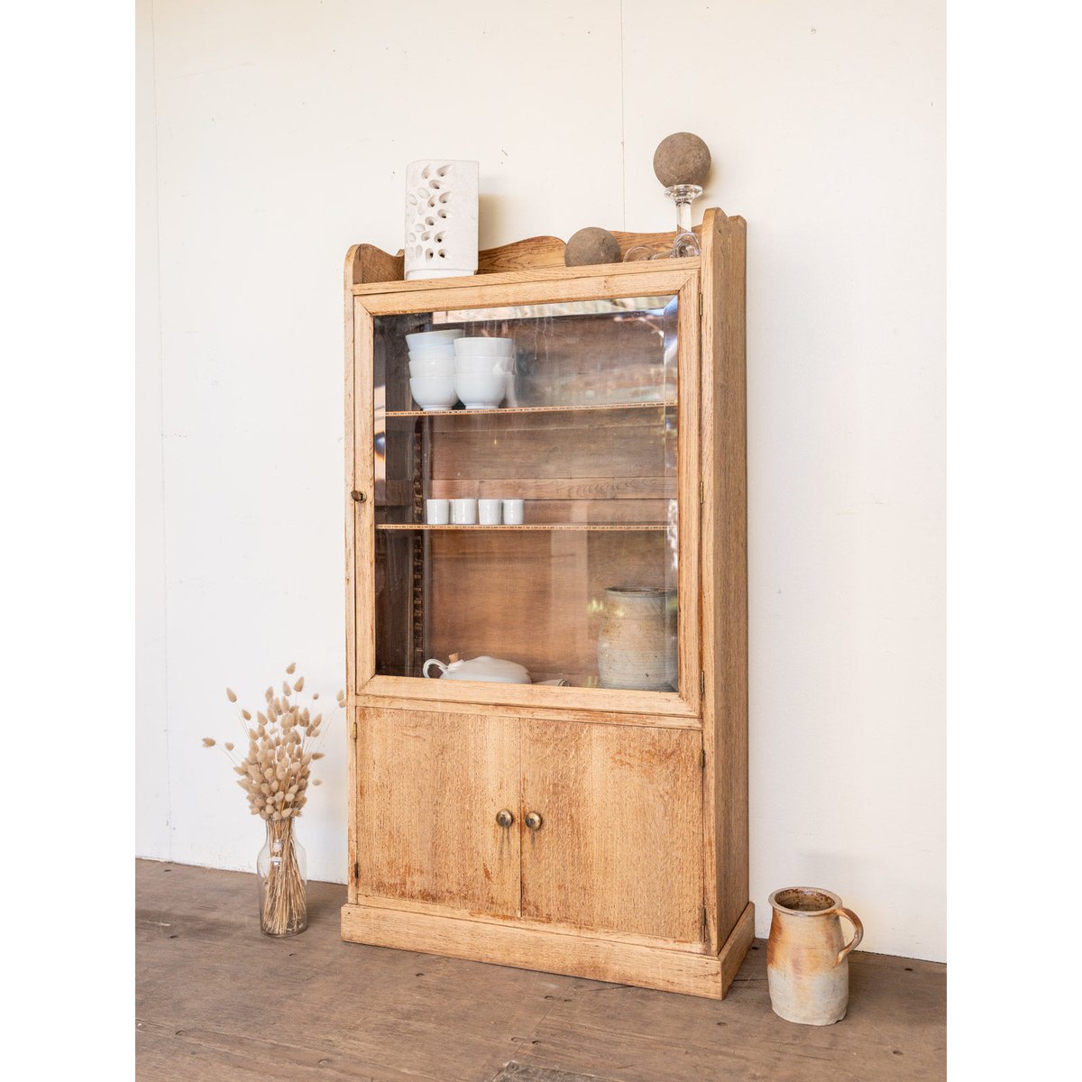 Vitrine en chêne Victoria N°1310 - Bon état bois clair, DEBONGOUT