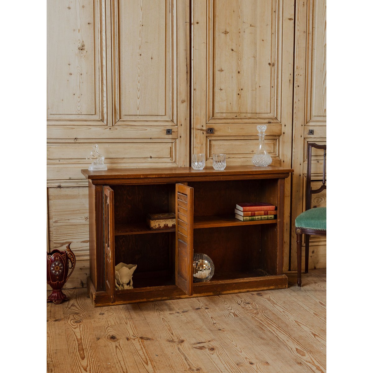 Long buffet en bois Gilbert N°1654 - Bon état bois foncé, DEBONGOUT