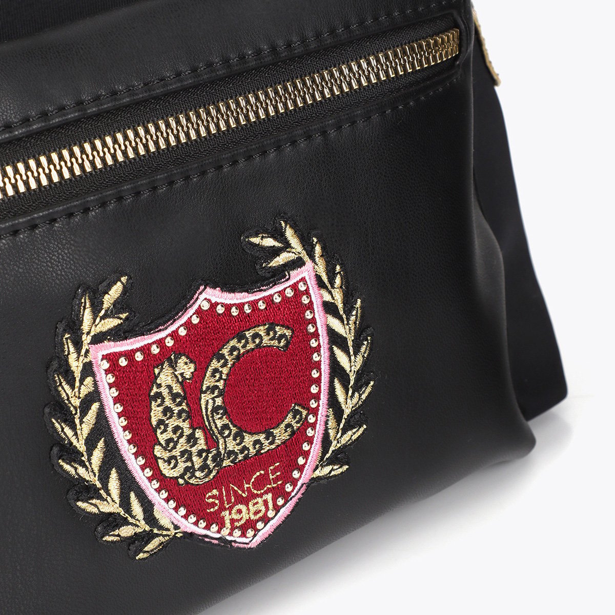 Sac à bandoulière avec patchs et broderies noir, LOLA CASADEMUNT