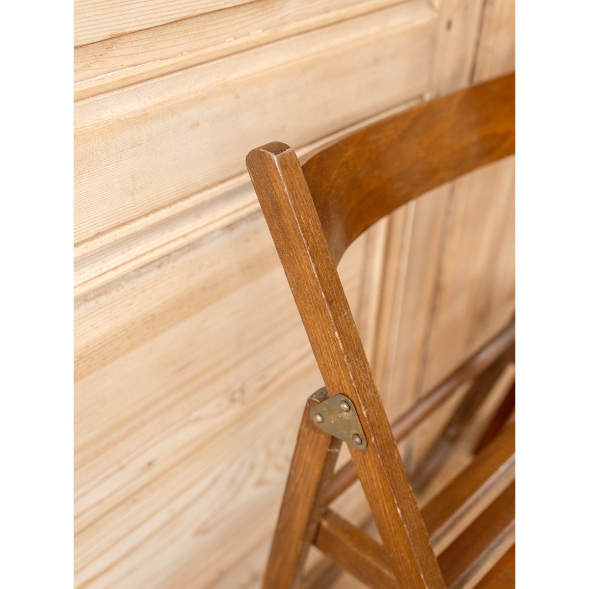 Lot de 4 chaises pliantes en bois Claude N°1462 - Bon état bois foncé, DEBONGOUT