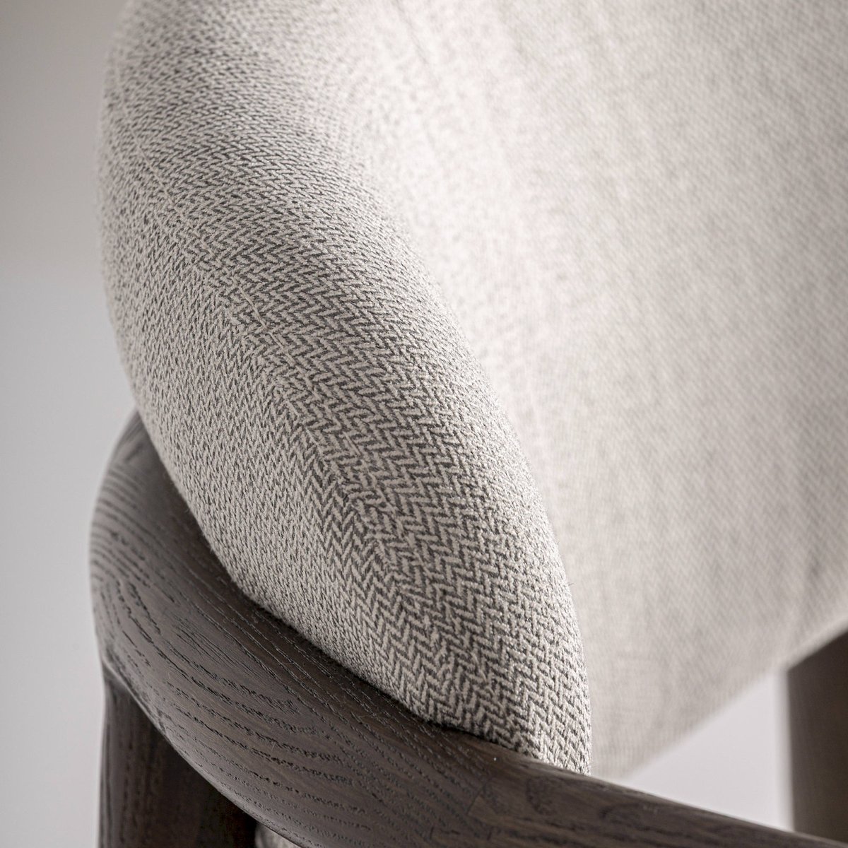 Chaise contemporaine en frêne brun et blanc cassé, RECOLLECTION