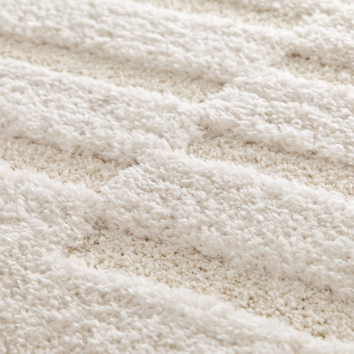 Tapis shaggy doux à relief graphique ORGANIC RELIEF crème, THE DECO FACTORY