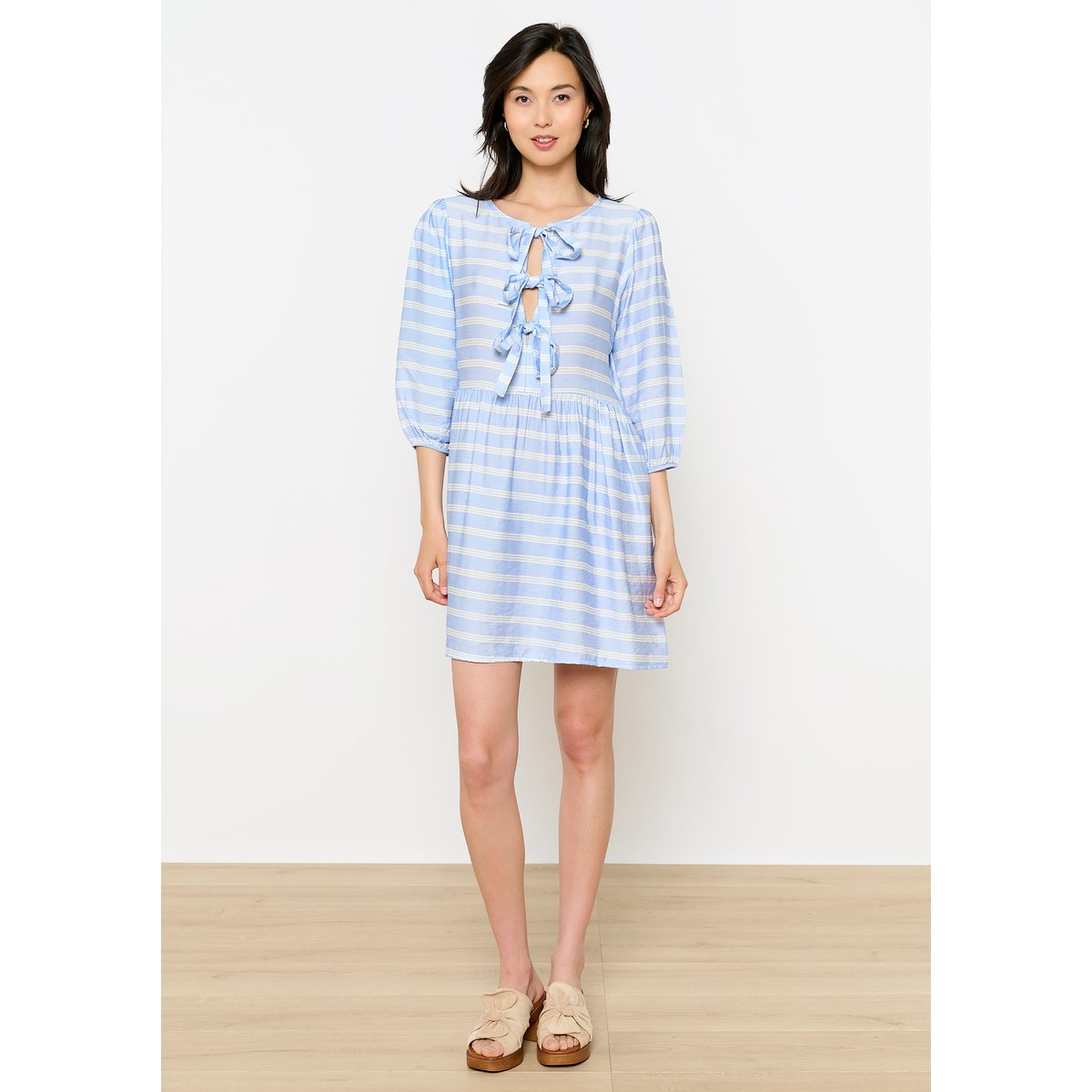Robe courte à volants bleu pastel, LOLALIZA