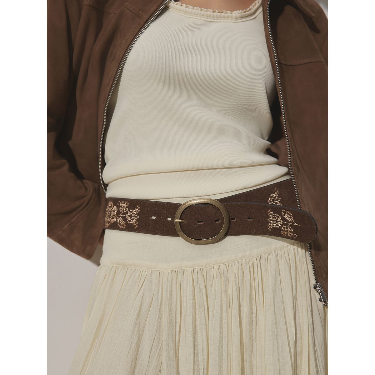 Large ceinture en cuir daim brodé de fleurs, NEXT