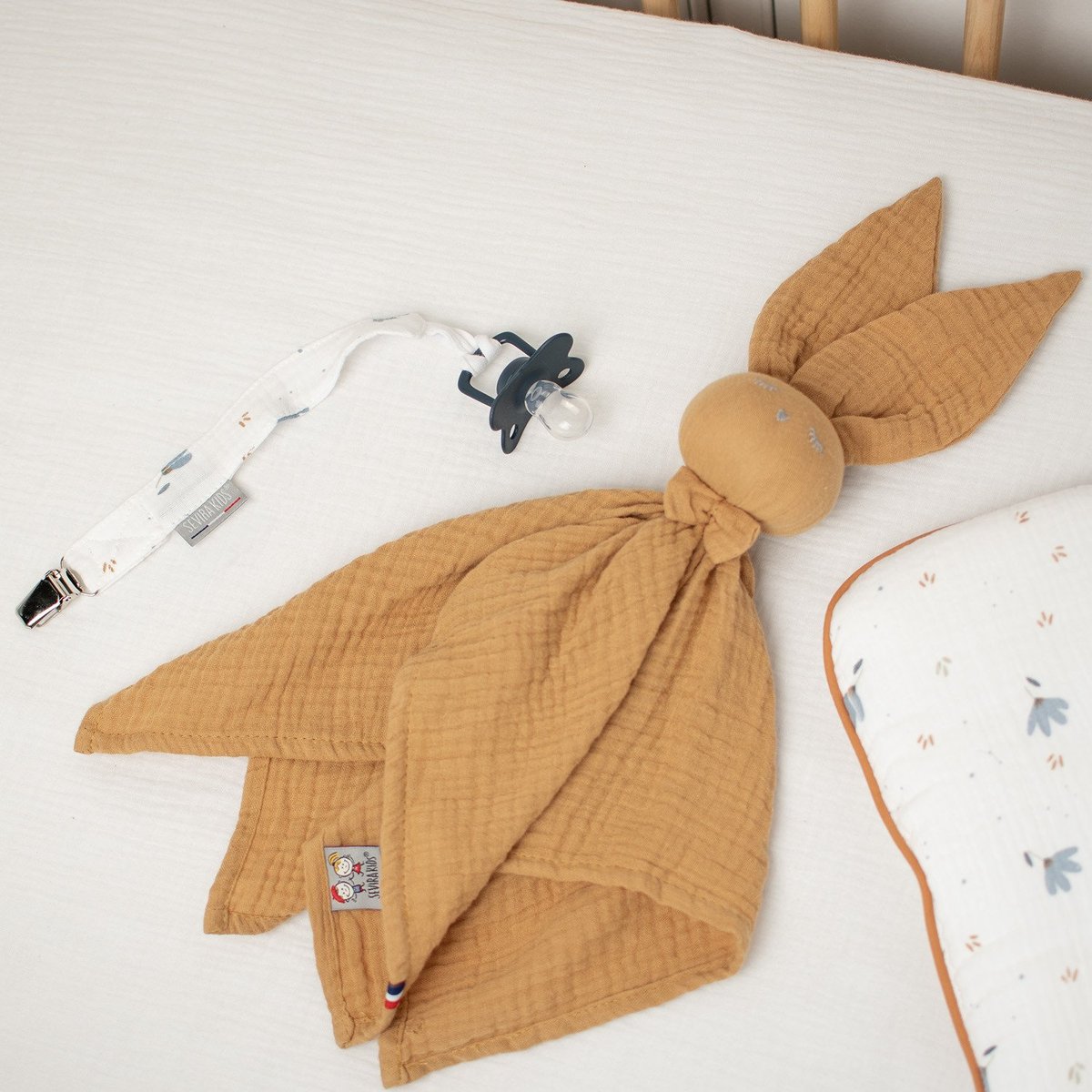 Attache tétine en gaze de coton BLEUET bleuet imprimé floral, SEVIRA KIDS
