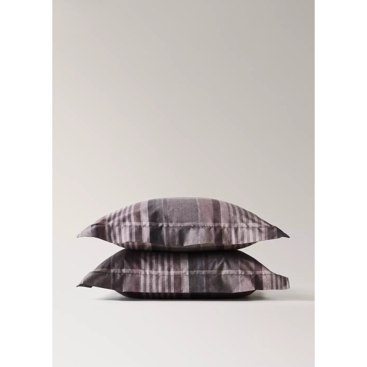 Deux taies d’oreiller en percale de coton à carreaux multicolres 50 x 50 cm marron, MANGO HOME