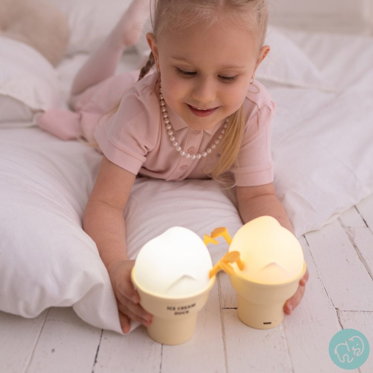 Veilleuse rechargeable Fraise blanc, jaune, MARY'S