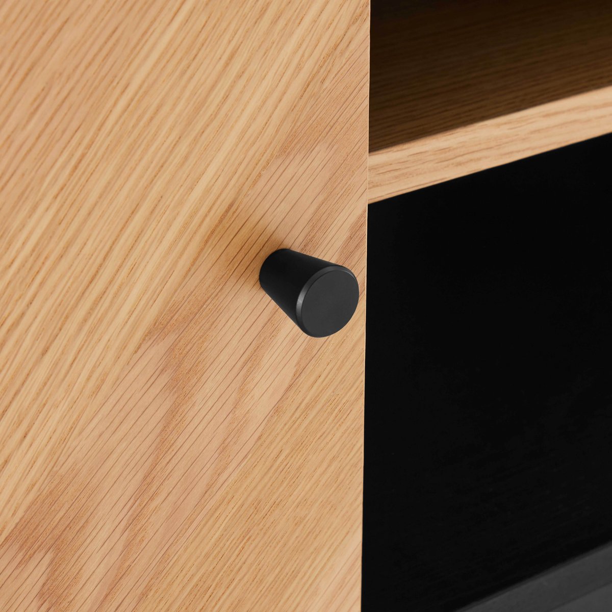 Meuble TV noir et bois plaqué chêne 160 cm, MARCEAU noir, OVIALA