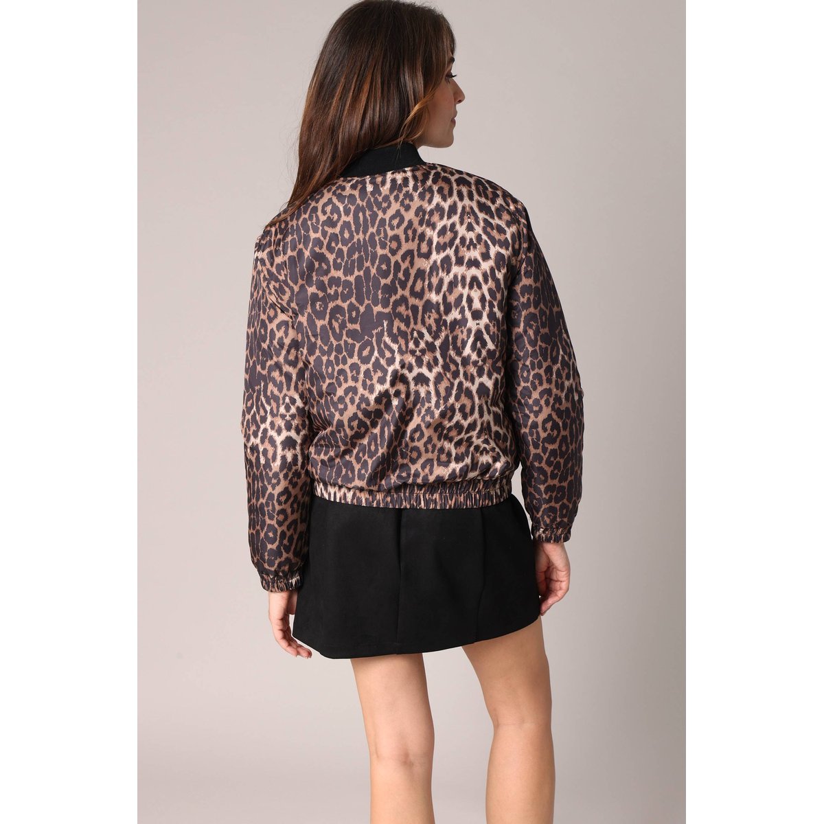Veste bomber à imprimé léopard avec finitions côtelées et zip sur le devant
 YELOWA black, DEELUXE