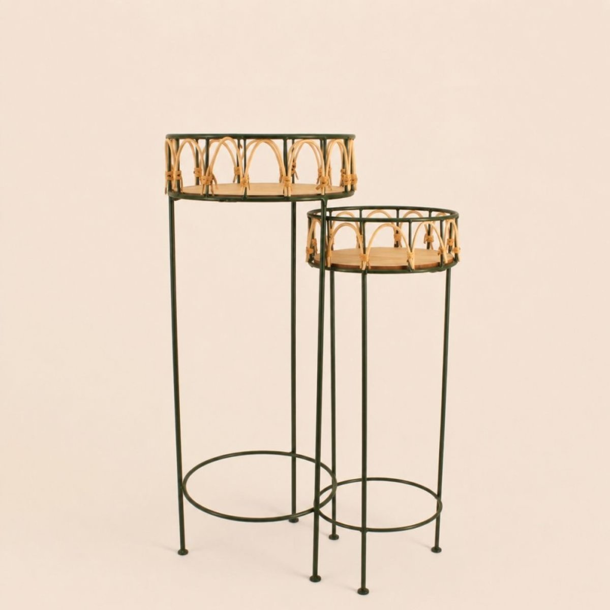 Set de 2 tables d'appoint en rotin et métal noir, ORNAMI