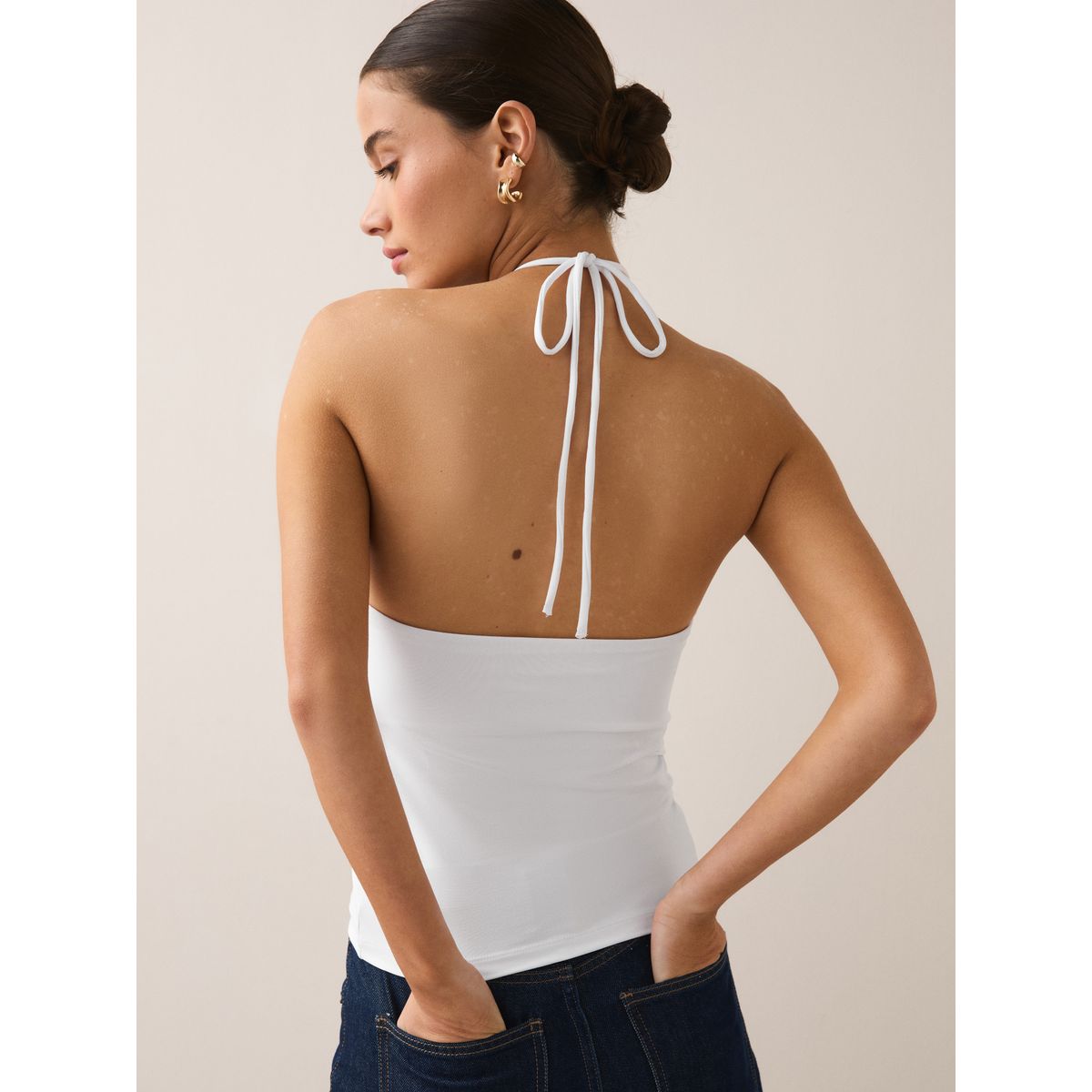 Top dos nu peau de pêche détail métal blanc, NEXT