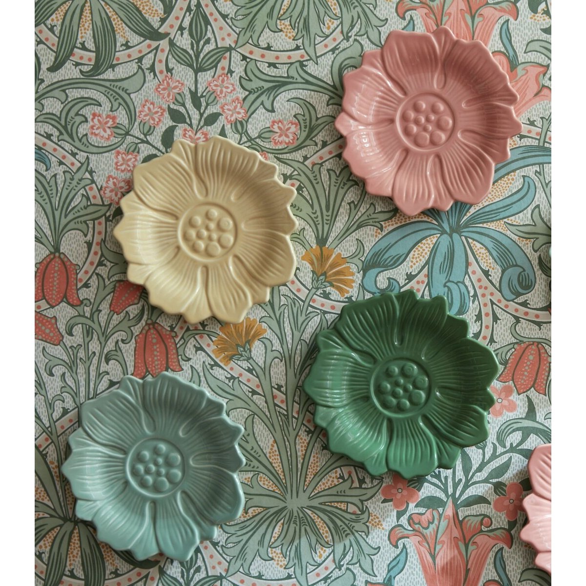 Set of 4 Kitchen Garden Assorted Cake Plates multi-coloured, WILLIAM MORRIS AT HOME