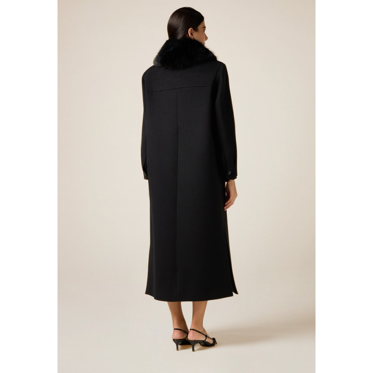 Manteau long noir, OLTRE