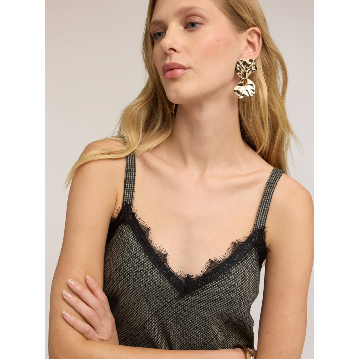 Robe mini à volant noir, MOTIVI