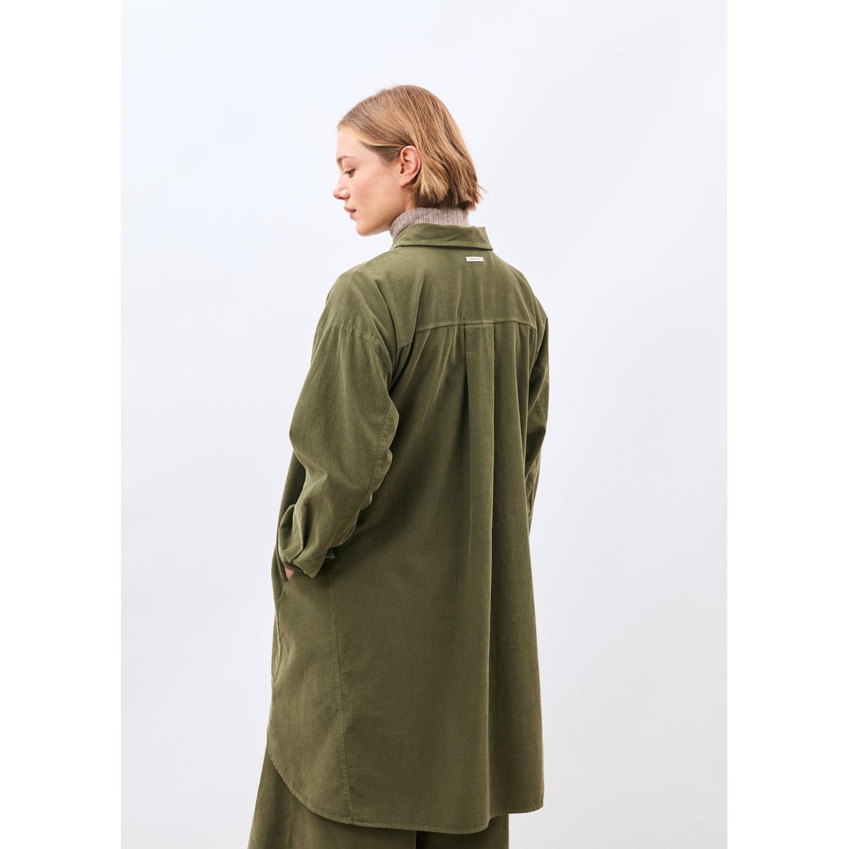 Robe chemise manches longues en velours côtelé army, HUMILITY