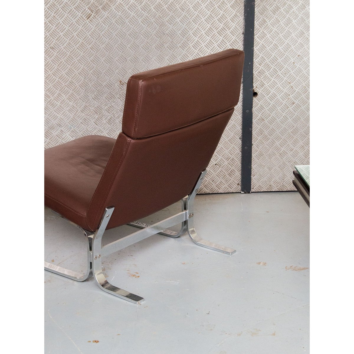 Fauteuil en cuir marron Jakob N°367 - Bon état marron, DEBONGOUT