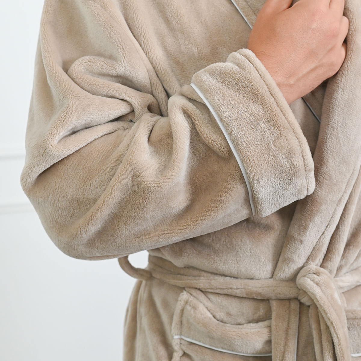 Peignoir polaire mixte avec passepoil KINSLEY sable, SENSEI MAISON