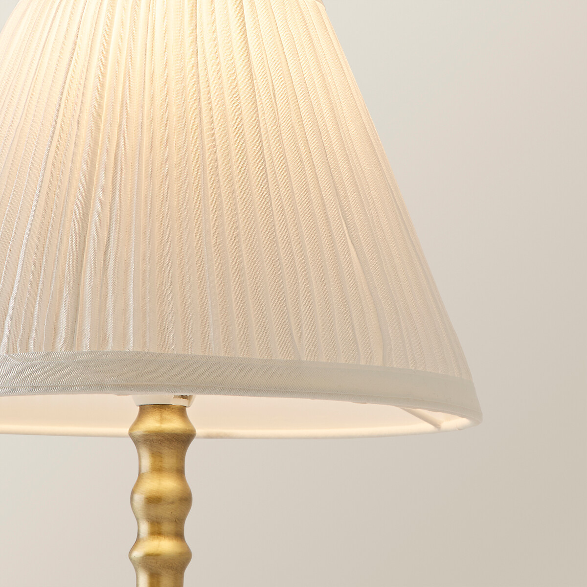 Skye Touch Table Lamp Pleated Shade brushed gold, SO'HOME