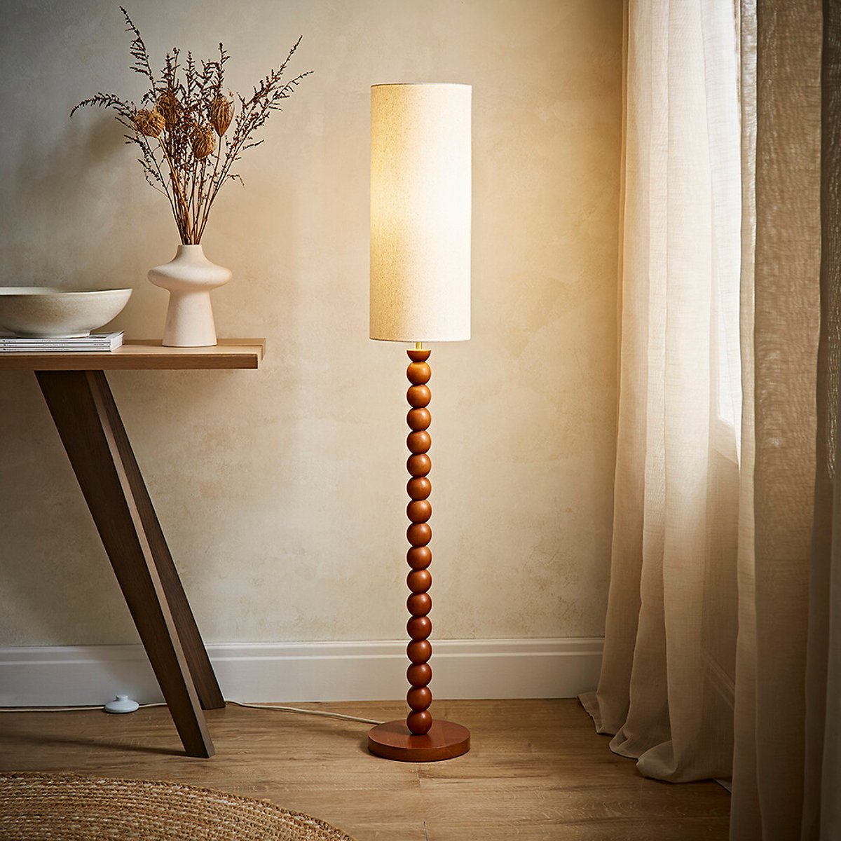 Wiley Walnut Bobbin Floor Lamp with Tall Linen Shade natural, SO'HOME
