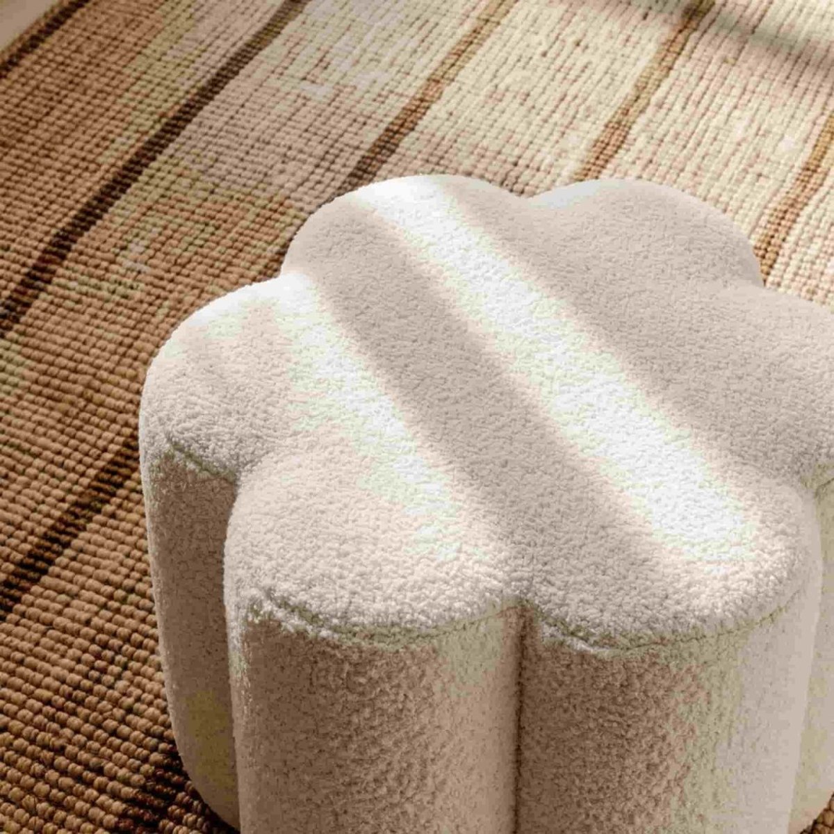 Pouf bouclette fleur 37xh30cm blanc, ORNAMI