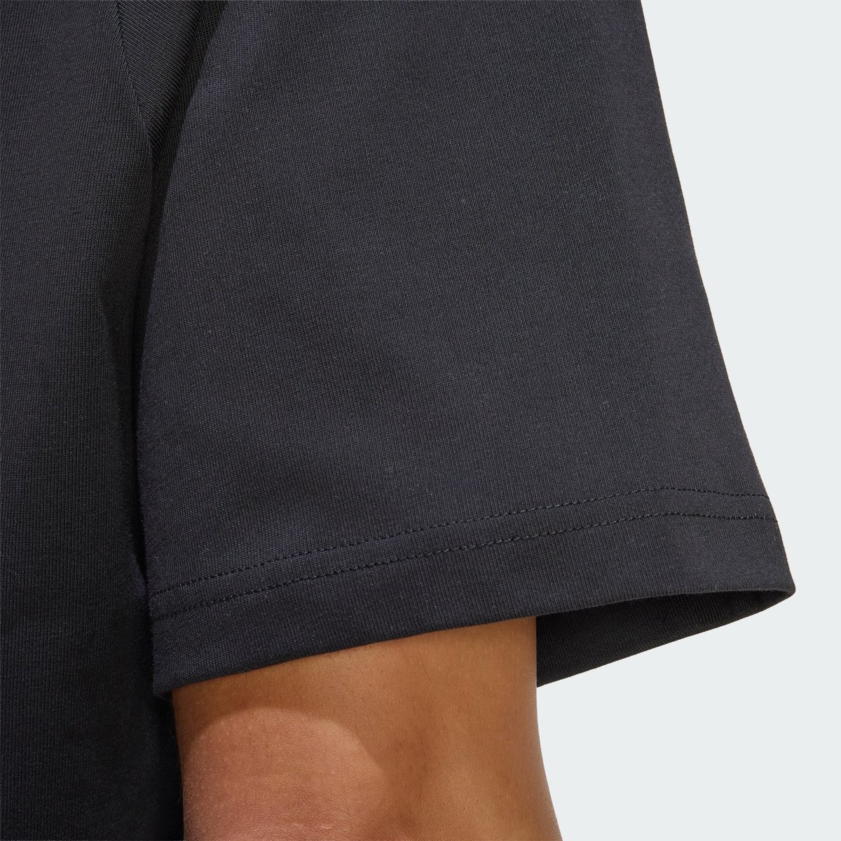 Polo Graphique Lux Tiro Script Polo Graphique Lux Tiro Script black / off white, ADIDAS SPORTSWEAR
