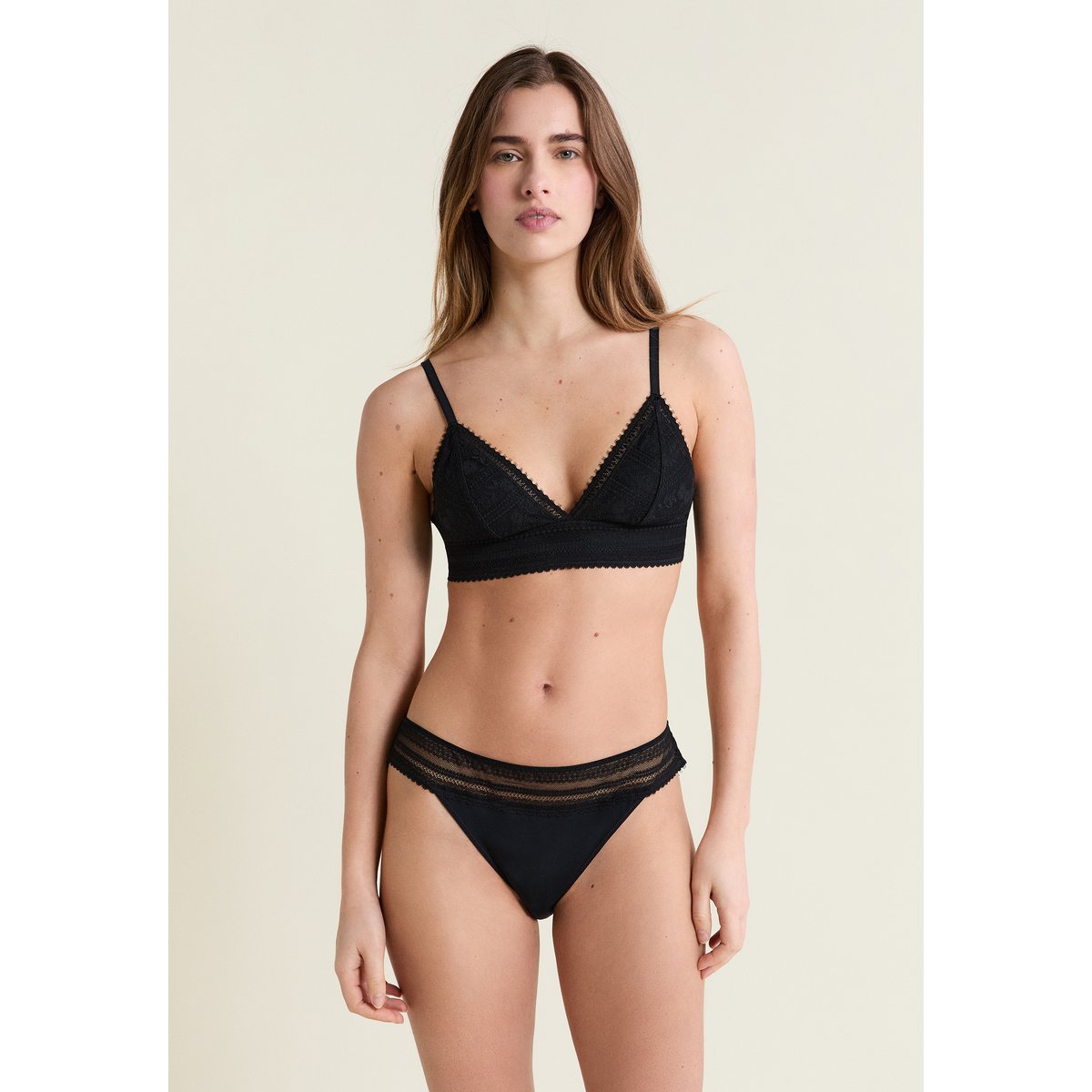 Soutien-gorge N.8 - Le triangle sans armatures en dentelle AURA noir, ETAM