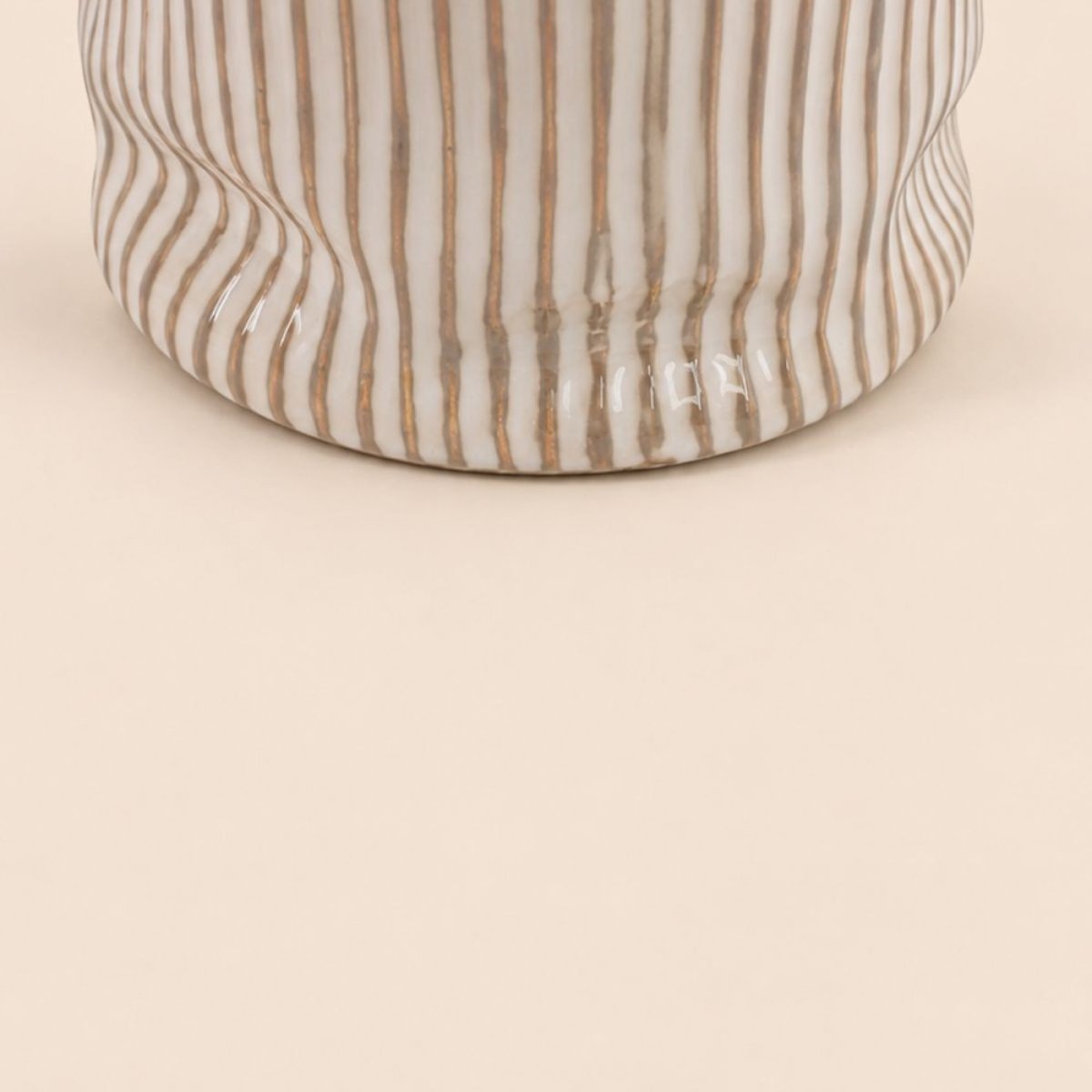 Cache-pot en céramique striée 16cm marron, ORNAMI