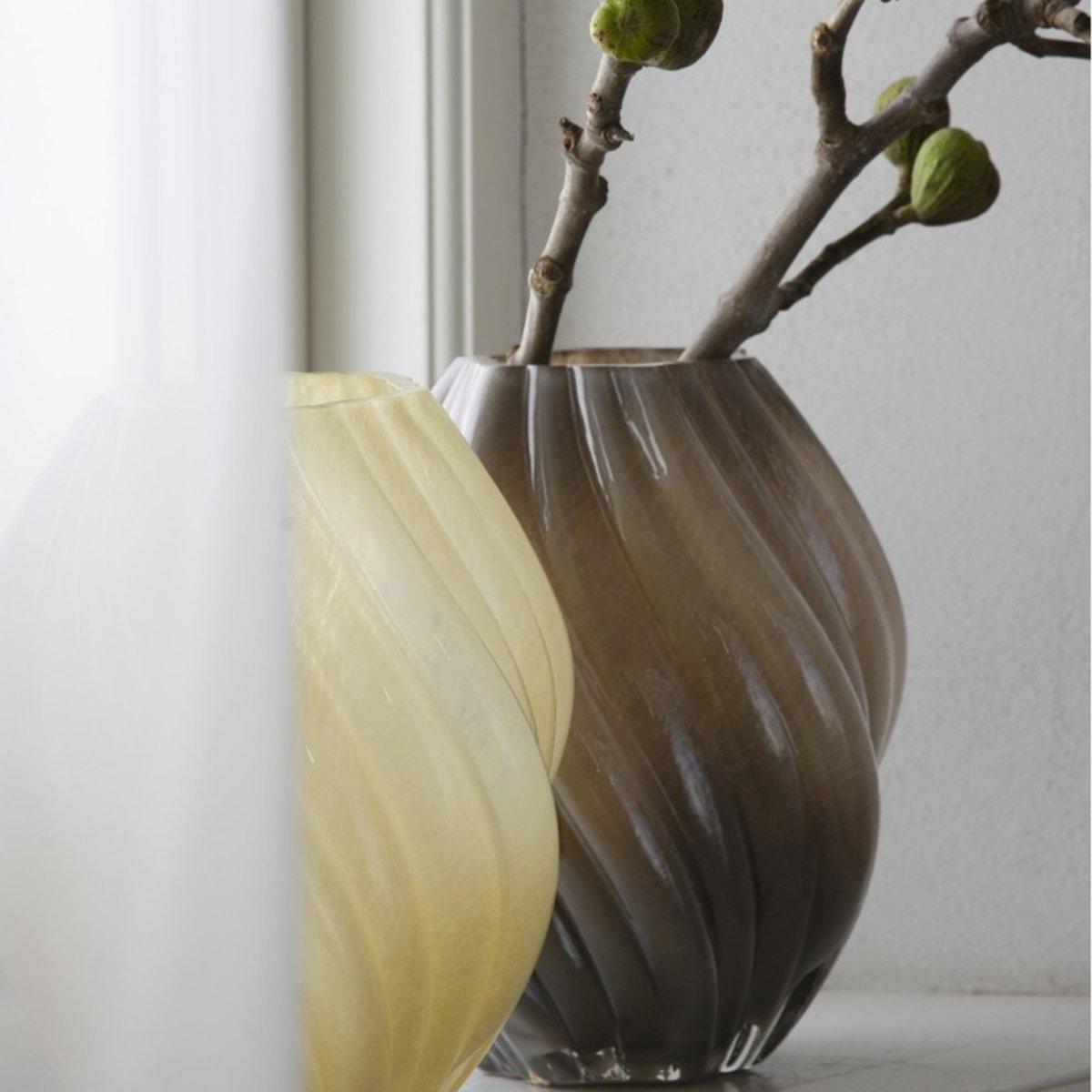 Vase verre torsadé gris taupe, MADAM STOLTZ