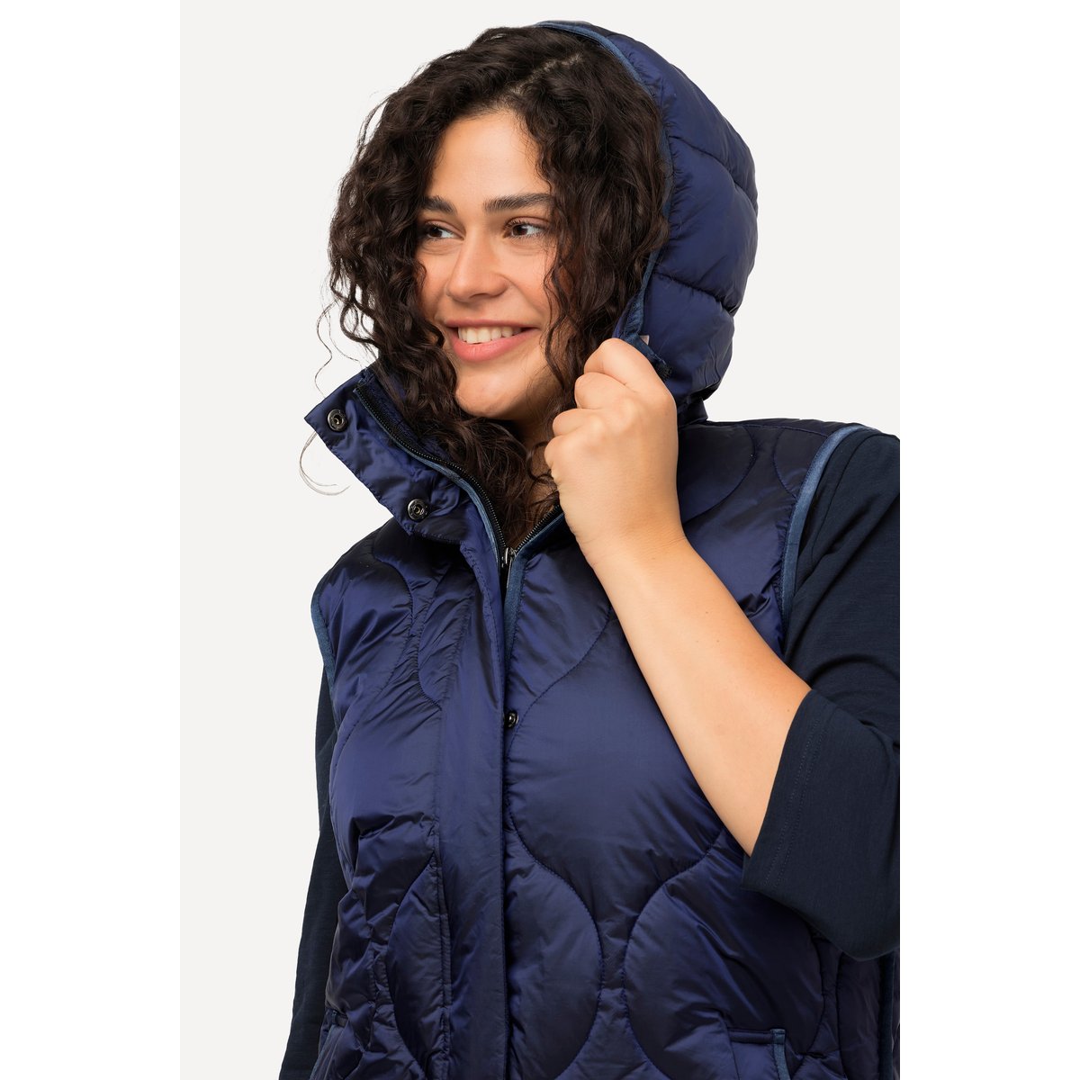 Long gilet matelassé HYPRAR bleu nuit, ULLA POPKEN