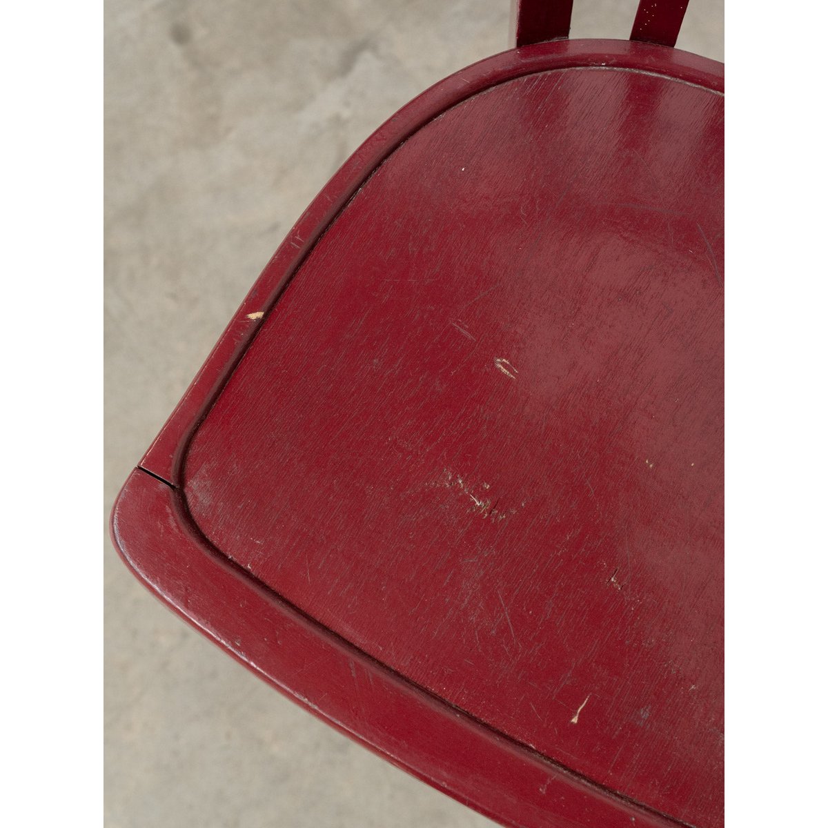 Paire de chaises bordeaux esprit Thonet Claude N°1722 - Bon état bordeaux, DEBONGOUT