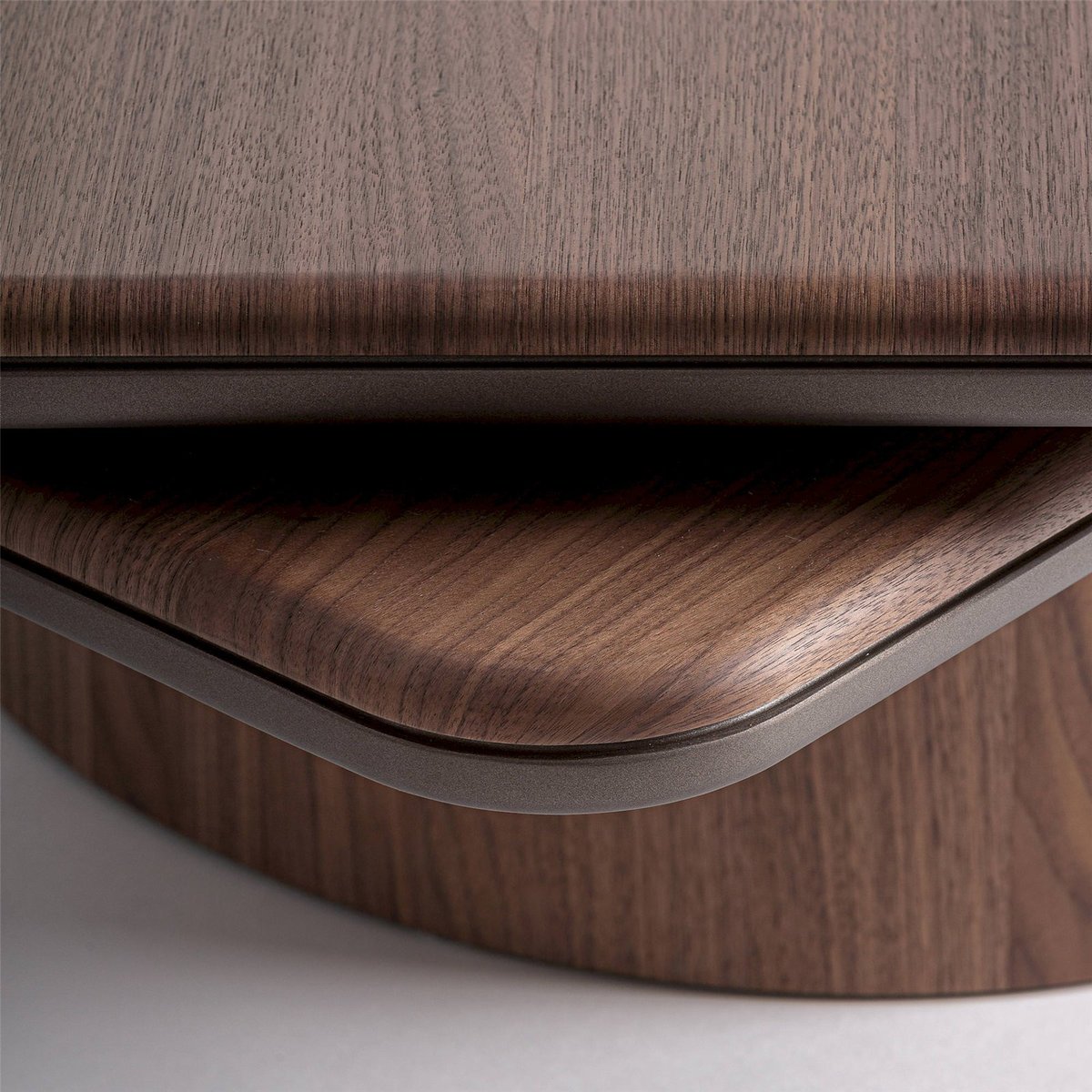Table basse contemporaine en noyer noyer marron finition artisanale, RECOLLECTION