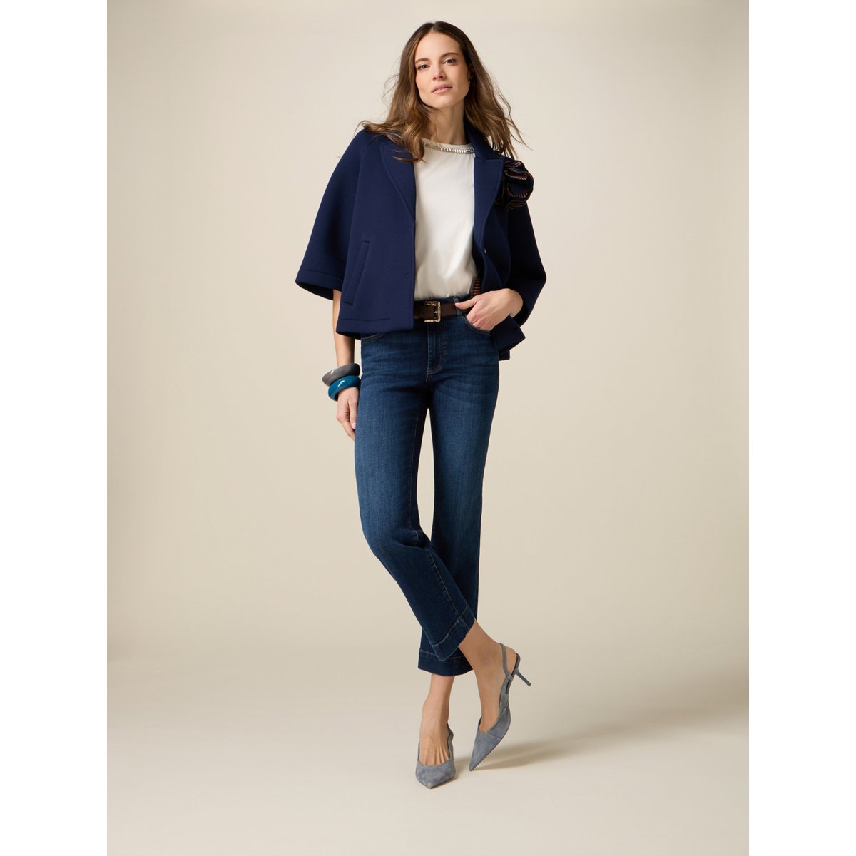 Jean court bleu, OLTRE