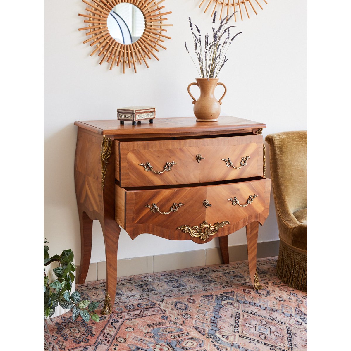 Commode de style Louis XV Garance N°686 - Bon état bois clair, DEBONGOUT